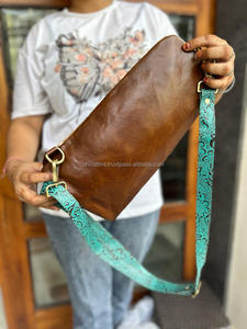 กระเป๋าคาดหน้าอกหนังวัวขนสไตล์ตะวันตกใช้ได้ทั้งชายและหญิงกระเป๋าคาดอกหนังขนพิมพ์ลายนูนสีพรีเมียมใหม่ - Product Image 5