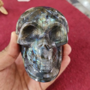 Exclusiva Escultura de Calavera de Labradorita Premium Hecha a Mano con Cristales, Bellamente Tallada, Arte Fino, Gema Natural Realista - Product Image 4