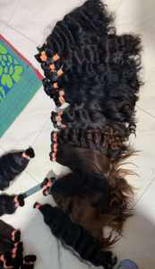 Lots de Cheveux Humains Indiens Vierges Bruts 100% Naturels en Gros, Extensions de Cheveux Remy Non Traités à Cuticules Alignées Provenant d'un Fournisseur Indien - Product Image 6