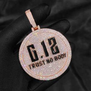 Pendentif rond personnalisé en argent 925, léger, avec diamant certifié de laboratoire, breloque plaque nominative Trust No Body pour hommes et femmes - Product Image 1