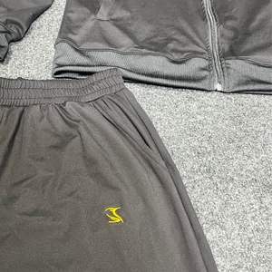 Traje Deportivo de Tenis Personalizable de Primera Calidad, Tela de Poliéster Transpirable y Elástica, con Servicio OEM y ODM - Product Image 4