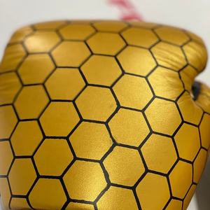 Gants de boxe Muay Thai professionnels personnalisés OEM avec rembourrage souple, protection UV, sangle de poignet réglable, arts martiaux authentiques - Product Image 5