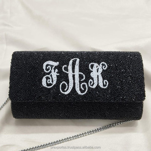 กระเป๋าคลัทช์งานแต่งงานสุดหรู ทำมือจากผ้าซาตินประดับลูกปัด ปักอักษรย่อตามสั่ง ปิดด้วยแม่เหล็ก เหมาะสำหรับงานเลี้ยงตอนเย็น - Product Image 1
