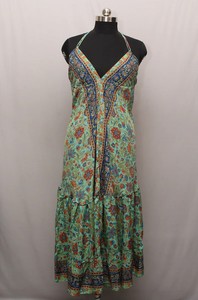 Vestido maxi bohemio de seda sari estampado a mano: Vestido veraniego con cuello en V y espalda descubierta - Product Image 5