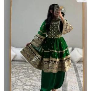 Impresionante vestido largo afgano con elaborados bordados en las mangas, falda amplia circular acampanada y espejos tradicionales. - Product Image 5