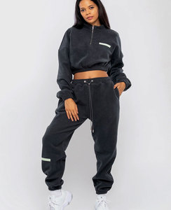 Conjunto de chándal de entrenamiento de 2 piezas personalizado para mujer, chaqueta con capucha y cremallera estampada y pantalones acampanados con función de maternidad - Product Image 3