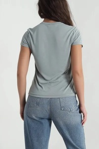 เสื้อยืดคอเต่าสีพื้นสำหรับผู้หญิง EVER GLOW ทรงลำลองใส่สบายสำหรับฤดูร้อน แขนสั้น ผ้าฝ้าย 100% ระบายอากาศได้ดี ป้องกันรังสียูวี - Product Image 6