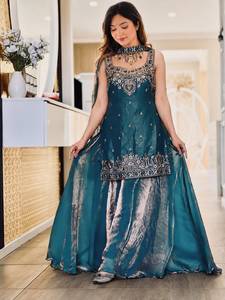 Elegante Vestido Maxi de Satén Bordado con Cuello Choker, Sin Mangas, Corte Holgado, Dobladillo Acampanado, Ropa Formal, Color Sólido, Diseño Hecho a Mano - Product Image 2