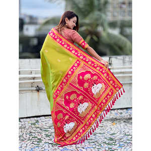 Sari indien et pakistanais traditionnel en soie douce verte Mehendi Elite Weaves Pichwai, tissé avec des fils Zari, 600g - Product Image 4