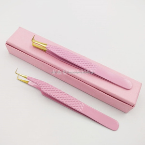 Pince à cils rose durable à angle de 90 degrés en acier inoxydable à revêtement de couleur avec pointe dorée - Product Image 3