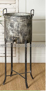 Colonial Tin Works Set de dos macetas y macetas de granja rústicas Chic Spigot Tubs Macetas con soportes personalizables - Product Image 4