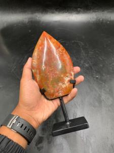 คริสตัลแจสเปอร์สีแดงธรรมชาติขัดเงา ขนาด 12.5 ซม. ด้านเดียว พร้อมฐานเหล็ก ของตกแต่งบ้าน งานศิลปะ ของสะสม ตัวอย่างแร่ธาตุ - Product Image 5