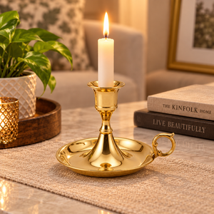 Support à bougie vintage en laiton avec poignée incurvée et plateau rond, bougeoir conique fait main, décoration de table, vente en gros - Product Image 3