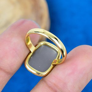 Bague artisanale en pierre de lune grise naturelle de forme coussin, plaquée or 18 carats sur argent sterling 925 - Product Image 4