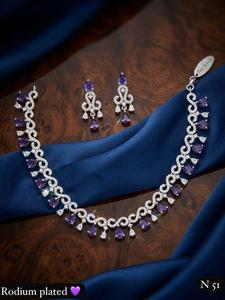 Conjunto de Collar y Aretes de Oro con Incrustaciones de Kundan y Perlas, Joyería de Boda para Mujer, Estilo Clásico, Diseño Geométrico - Product Image 2