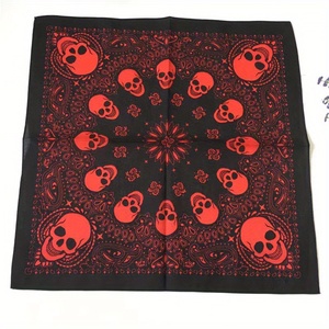 Foulard carré en soie de mûrier imprimé numérique personnalisé, motif citrouille effrayante et chapeau de sorcière, de luxe, pour femme - Product Image 2