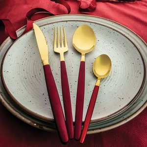 Ensemble de couverts en métal contemporain, vaisselle attrayante pour les repas à la maison et les réceptions - Product Image 1