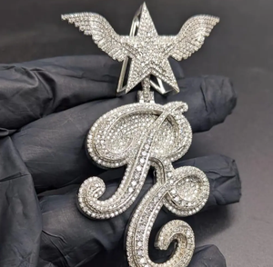 Colgante Personalizado de Plata de Ley 925 con Diamante Moissanita Redondo de Corte Brillante VVS, Estilo Hip Hop, Lujoso y Brillante - Product Image 1