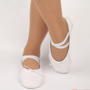 Chaussons de danse en satin doux à talon plat pour femmes et enfants, chaussures de danse professionnelles pour l'entraînement et la performance au ballet - Product Image 2