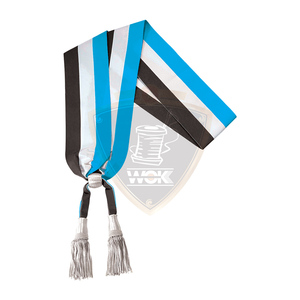 Elegante Cinta Ceremonial de Seda Tricolor Hecha a Mano de Inspiración Vintage con Doble Borla Plateada WOK Industries - Product Image 1