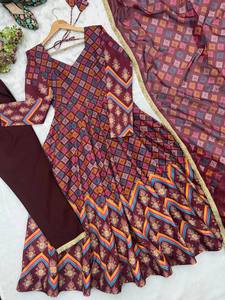 Conjunto de Vestido Maslin Estampado para Mujer con Encaje Dorado, Largo hasta el Tobillo, Sin Arrugas, de Secado Rápido, Reversible, Listo para Usar en Fiestas y Bodas - Product Image 5