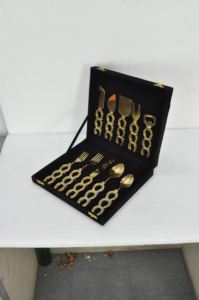 Caja de regalo premium, juego de cubiertos y cuchillos para queso hechos a mano en oro, 10 piezas, aptos para contacto con alimentos, juego de cubiertos de alta calidad estilo herradura. - Product Image 2