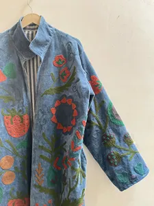 Chaqueta Larga Bohemia de Terciopelo Azul Claro con Bordado Floral Estilo Bohemio, Manga Larga, Cuello Alto, Ropa de Abrigo para Invierno - Product Image 4