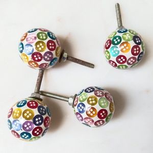 Tirador de armario de resina con varios botones de colores, tiradores de cajón de armario, herrajes, tiradores y perillas para muebles de cocina - Product Image 1