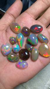 Opale d'Éthiopie naturelle, cabochon, formes variées, pierre précieuse en vrac, jeu de couleurs, base noire et blanche, pour la fabrication de bijoux - Product Image 3