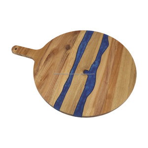 Tabla de Cortar Redonda de Madera con Acabado Único de Ola Oceánica y Resina Epoxi Azul, Personalizada para Cocina - Product Image 3