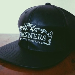 Gorra Snapback Estilo Vintage para Caza, Logotipo Bordado, Negra, 6 Paneles, Unisex, Estilo Urbano, Personalización Disponible - Product Image 1