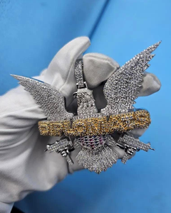 จี้รูปนกอินทรีประดับเพชรแบบ Iced Out เงินแท้ 925 เครื่องประดับฮิปฮอป เพชร VVS มอยส์ซาไนต์ จี้ตัวอักษรสั่งทำพิเศษ จี้ตัวอักษรสองสี - Product Image 1