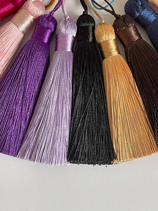 Pompons en rayonne soyeuse de 8 cm faits main de haute qualité, épais, colorés et très visibles, pour vêtements ou usages personnalisés - Product Image 4