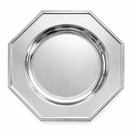Assiette de service hexagonale classique en aluminium argenté, idéale pour la table à manger à la maison et comme base de service simple et durable.