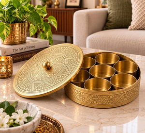 Caja de especias Masala Dabba de latón hecha a mano con tapa grabada, múltiples compartimentos, organizador de especias indio para encimera de cocina - Product Image 3
