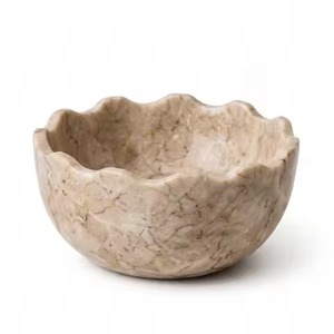 Bol de service en marbre moderne tendance, brun veiné, bord incurvé asymétrique, plat en pierre naturelle lisse, pour restaurant et salle à manger - Product Image 2