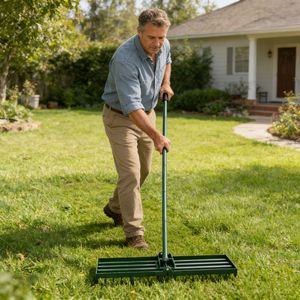 Rastrello Livellante per Prato con Manico Lungo 79,5 cm, Attrezzo Resistente per Giardino, Campo da Golf, Compost e Sabbia - Product Image 2