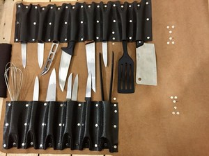 กระเป๋าใส่มีดเชฟแบบม้วน หนังแท้ ทนทาน เป็นมิตรกับสิ่งแวดล้อม น้ำหนักเบา พกพาสะดวก ดีไซน์ใหม่ OEM สำหรับทำอาหารและเดินทาง รุ่น LKR-0372 - Product Image 2