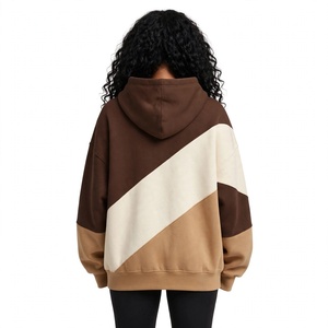 Hauts streetwear pour femmes en molleton de coton épais, pull décontracté marron beige, avec broderie color block et logo personnalisé sur le devant - Product Image 2