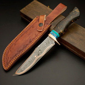 Couteau de chasse en acier damas cuivré forgé à la main avec manche en résine, garde en cuivre turquoise, étui en cuir, lame fixe - Product Image 1