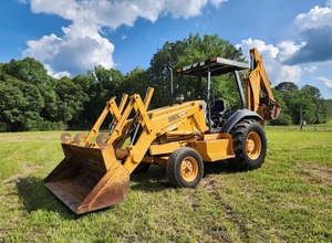 Retroexcavadora de 580L Económica Lista para Trabajar - Product Image 2