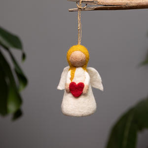 Adorno de Hada de Fieltro de Lana Hecho a Mano, Muñeca Ángel con Corazón, Hada Waldorf Colgante para Decoración de Árbol de Navidad, Venta al por Mayor - Product Image 5