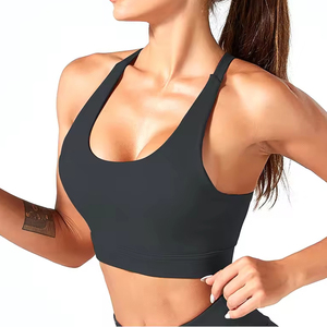Soutien-gorge de sport respirant et doux, fabriqué au Pakistan, pour le yoga et l'entraînement, fabrication soignée et vêtements de sport féminins brillants. - Product Image 1