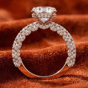 Bague en grappe de moissanite pour femme, plaquée or rose, bijou de luxe pour fiançailles, mariage, anniversaire, fête, élégant pour le quotidien - Product Image 2