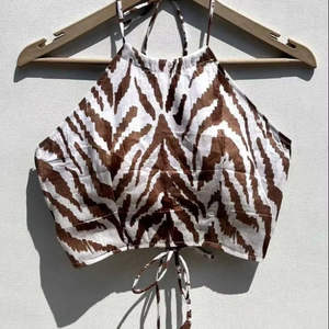 Top Corto Vintage para Mujer, Blanco y Marrón, Estampado Abstracto de Cebra Cruzada, Cuello Halter, Transpirable, Tejido de Punto, Corte Regular - Product Image 3