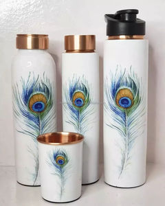 Bouteille d'eau en cuivre pur faite à la main Design ayurvédique écologique avec couvercle étanche pour un camping sain - Product Image 1