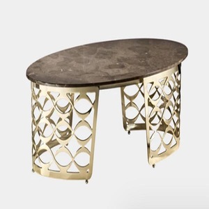 Table basse ovale moderne avec plateau en marbre et structure en laiton, design contemporain, meubles de salon - Product Image 1