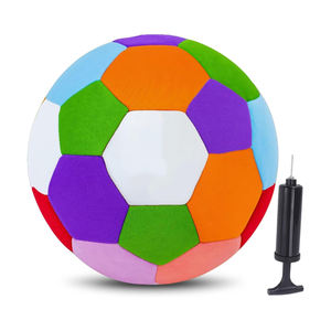 Trae la diversión del fútbol a interiores con el balón de fútbol acolchado suave! Esta pelota suave y acolchada de tamaño 4 es perfecta para jugar de forma segura en interiores. - Product Image 1