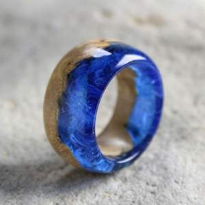 Anillo Minimalista de Resina y Madera para Uso Diario, Artesanía de Resina Hecha a Mano - Product Image 3