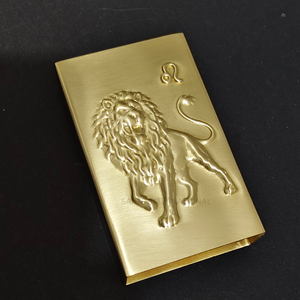 Boîtier de briquet en laiton de luxe avec logo personnalisé en relief, design sur mesure, manchon métallique haut de gamme, fabricant de formes et tailles personnalisées - Product Image 4